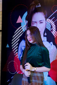 Hòa minzy tên thật là nguyễn thị hòa, sinh ngày 31/05/1995 tại bắc ninh. Hoa Minzy Xuc Ä'á»™ng Noi Vá» Chuyá»‡n TÄƒng Can Khong Kiá»ƒm Soat Sau Khi Chia Tay