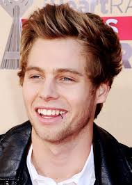 Support bands not just one member. Luke Hemmings Height Weight Age Girlfriend Family Facts Biography