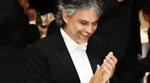 «nel giorno in cui si celebra la fiducia nella vita che vince, sono onorato e felice di rispondere 'sì' all'invito della città e del duomo di milano», così andrea bocelli ha risposto alla proposta di un concerto nella cattedrale. Concerto Di Natale Via Col Vento O Peter Pan La Tv Del 25 Dicembre Bergamo News
