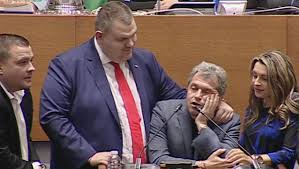 Простащината победи парламентаризма: Какво забавлява Тошко Йорданов и Пеевски (ВИДЕО) - Дебати