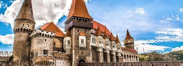 Poti incepe cu o mica plimare prin piata unirii, cea mai veche din oras si amenajata in stil. Arsenal Park J Mihai