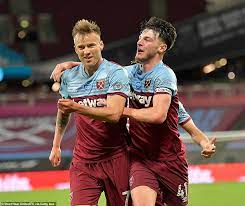 There seems to be many fans of west ham and that's really surprised me. West Ham 3 2 Chelsea Andriy Yarmolenko Secures Vital Three Points For Relegation Threatened Hosts Daily Mail Online