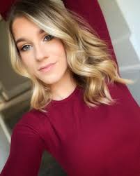 Meet Nicole!! @nicolecosmetology_ My name is Nicole and I recently  relocated to Florida from New Jersey! I have been a dedicated and trusted  Stylist for 9 years and I'm eager to start