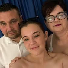 any recommendations for prom dresses please, don't mind travelling x