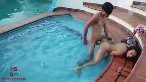 Se folla a su hermosa y cachonda cuñada en la piscina