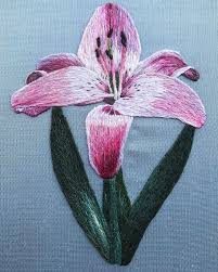 Thread Painting And Silk Shading Embroidery Techniques And Projects Silk Shading Pintura De Agulha Rsn Royalschoolofneedlework Flower Silkshadingembroidery S Embroidery Designs Machine Embroidery Embroidery Stitches