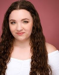 Annabelle Roth's Instagram, Twitter & Facebook