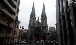 У києві загорівся костел святого миколая.як повідомив мер віталій кличко, рятувальники локалізували пожежу, постраждалих нема. Kostel Svyatogo Nikolaya Chto Skryvayut Fasady Stoletnego Kievskogo Hrama Turizm Tsn Ua