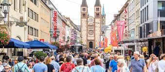 The attacker was overpowered after the police used firearms. Wuerzburg24 Com Nachrichten Veranstaltungen Und Infos Fur Wurzburg