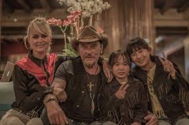 In the event of her death, their adopted vietnamese daughters, jade and joy, would split his fortune. Johnny A Toujours Respecte Rtl Comme Une Grande Famille Dit Laeticia Hallyday