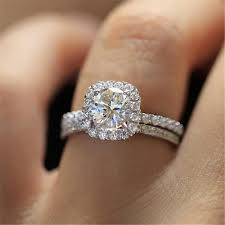 This varies by area and culture — for example, in part of europe, the most modern cultures do agree that the wedding ring is worn on what has come to be known as the ring finger, the third finger not counting the thumb. Ft Ring Rose Color New Arrival Crystal Jewelry Finger Ring For Women Wedding Engagement Rings Women Jewelry