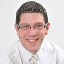 Working in the Lisbon office today with André Vital, who at 6ft 4, towers  above me and most of my team!