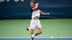 В решающем матче us open медведев в пятисетовом поединке уступил испанцу рафаэлю надалю. Pervaya Raketka Turnira V Gamburge Daniil Medvedev Vyletel V Pervom Kruge Sport Ekspress