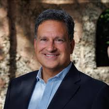 Richard Lara's Instagram, Twitter & Facebook