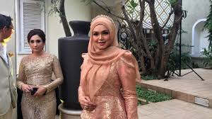 Lagu terdapat dalam album ketiganya yang berjudul cindai (1997) yang mengusung aliran melayu. Rilis Lagu Kuasa Cintamu Siti Nurhaliza Gandeng Melly Goeslaw Kumparan Com