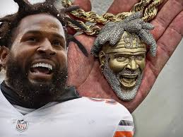 NFL's Mario Edwards Turns His Head Into A 25-Carat Diamond Pendant