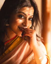 Took these photos one week back in anticipation of all the sadhyas I was  going to eat this season. My first sadhya was devoured today. I am open to  more sadhya invitations,