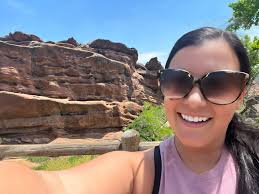 Caitlin Radecki (@caitlincofield)