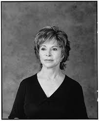 La joven había ingresado una noche de diciembre en medio de una crisis de delirio, convulsiones y vómitos. Isabel Allende Album Familiar