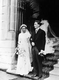 Princess Marie Dolores De Bourbon Orleans Niece Of Ex King Alfonso Of Spain Was Married To Prince August Czar Royal Brides Royal Wedding Gowns Royal Weddings