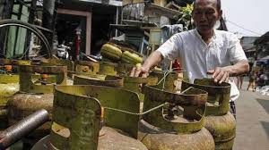 Salah satu varian dari miyako adalah kompor gas miyako kg302c (kompor gas 2 tungku) yang punya desain serupa dengan rinnai, yaitu 2 burner kuningan, dan nyala api berwarna. Kakek Ajis Tewas Saat Beli Gas 3 Kg Sudah Antre Sejak Senin Subuh Suara Batam