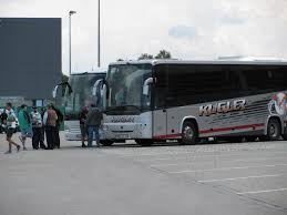 Teambus und spieler der fussballmannschaft des fc ingolstadt 04. Di F 228 Rdder 24 08 2014 In Ingolstadt