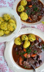 Vive La Provence Provencalisches Rinderragout Mit Polentaknodel Franzosisches Essen Rezepte Franzosisch Kochen