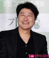 He started working in films as a supporting actor in minor roles. ì†¡ê°•í˜¸ ê±°ë¯¸ì§' ì¶œì—° í™•ì • ë¹„ìƒì„ ì–¸ ì´ì–´ ì—´ì¼ í–‰ë³´ í•œê²½ë‹·ì»´