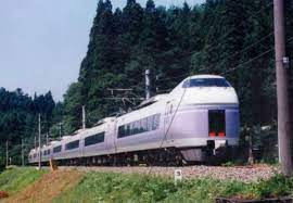 古いアルバムからシリーズが続きます 今日は蒸気機関車は お休みして大糸線編です 蒸気機関車だけでなく様々な列車が大糸線を彩ります 順不同でお届けします 懐かしく思う方もおられるかと 当時私の好きだった撮影ポイントの一つでヤナバスキー場前 臨時 駅