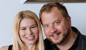 Amanda Manzella's Instagram, Twitter & Facebook