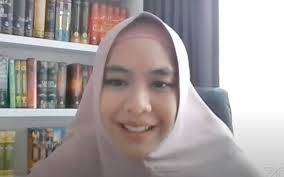 Personal oki setiana dewi lahir di batam, kepulauan riau, pada tanggal 13 januari 1989. Oki Setiana Dewi Pancasila Selaras Dengan Nilai Islam Ppim Uin Jakarta