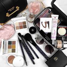 Stylemocca ist ein fashion und lifestyle blog auf dem wir euch mit individuellen. Fashion Beauty Lifestyle On Instagram Some Of The Beauty Products I Packed With Me This Trip More On My Stories Beauty Fashion Beauty Beauty Makeup