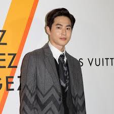 See more of exo members/fans on facebook. Exo Leader Suho Receives Emotional Goodbye From Band Members Exo L As He Heads For His Military Enlistment Pinkvilla