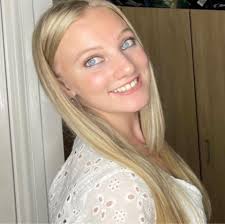 Hello everyone. I will appreciate if someone has seen this morning around  9:30/10 a delivery van hitting the wall of our car park in Gray Street, by  Slizza Pizza. Those street are