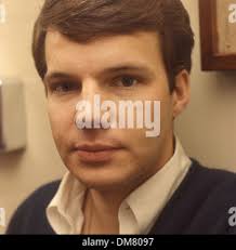 Bobby Vee (chanteuse américaine) aux Pays-Bas pour la télévision, Bobby Vee  avec femme Date: 31 mars 1964 lieu: Noord-Holland, Schiphol mots clés:  Femme, chanteuses Nom personnel: Bobby Vee Photo Stock