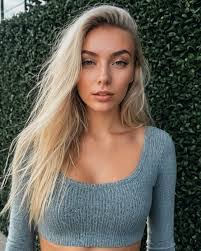 Nadia Blake's Instagram, Twitter & Facebook