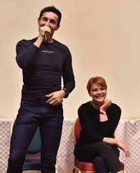 Am plecat ca din filmul singur acasa, a declarat olguta vasilescu la întrare în primărie. CÄsÄtorie In PoliticÄ Liderii Psd OlguÅ£a Vasilescu Si Claudiu Manda Au Decis SÄ Si Oficializeze RelaÅ£ia