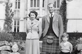 Najvažnije fotografije princa filipa od njegovog detinjstva na grčkom ostrvu krfu do školskih dana u škotskoj i života koji je proveo uz kraljicu. Zemrel Sverazny Aristokrat Princ Philip Alzbetu Ii Okouzlil Jako Kadet Svym Sarmem Zena Cz Magazin Pro Zeny