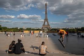 As such, the tower is heavy and weighs approximately 10,100 tonnes. Eiffel Tower In Paris To Welcome Back Visitors From June 25