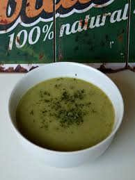 Würzige curry suppe mit garnelen und gemüse. Little Tiger Vegan Blumenkohl Brokkoli Suppe