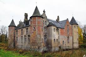 The Most Beautiful Villages Of Nord Pas De Calais Castle Steenbourg Sixteenth Century Located In Steene Nor Nord Pas De Calais Castle Beautiful Villages