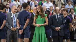 Последние твиты от kate middleton (@katemiddleton02). Kate Middleton Steps Out For The First Time After Covid 19 Isolation At Wimbledon With Prince William Salesground