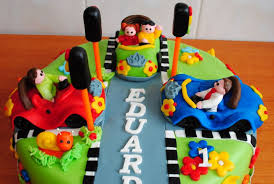 Astazi este o zi speciala pentru tine, iar tu esti special pentru noi. Tort Cu Masini Torturifondant