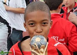 Does kylian mbappé drink alcohol?: Kylian Mbappe Height Weight Age Family Affairs Biography More Starsunfolded