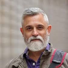 42 Frisuren Fur Manner Mit Silbernen Und Grauen Haaren Men Hairstyles World Men 39 Shai Men S Hair Haircut Gray Hair Mens Hairstyles Grey Hair Men