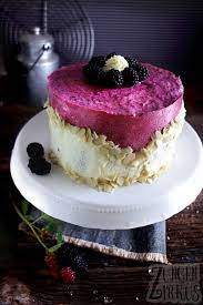 Wickeltorte Mit Weisser Schokosahne Und Brombeercreme Zungenzirkus Schokosahne Kuchen Und Torten Rezepte Leckere Torten