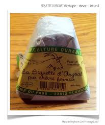 Biquette D Argoat Fromage Fermier Breton Au Lait Cru De Chevre Cendre Marie Et Peter Smith La Ferme Du Paou A Plougonver Fromage Fromage Cheese Lait Cru