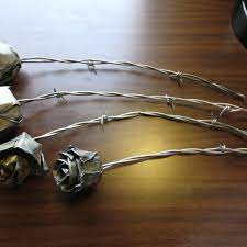 Roses Crafted From Welding Steel And Barbed Wire Welding Projects Diy Welding Welding Art