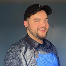 Felix Dillon's Instagram, Twitter & Facebook