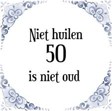 Bol Com Verjaardag Tegeltje Met Spreuk 50 Jaar Niet Huilen 50 Is Niet Oud Cadeau